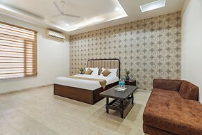 MIRANDA by AKAMA STAYS