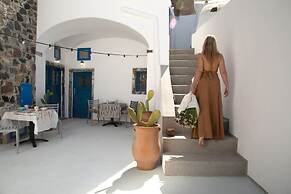 Amphora Cave Seaside Retreat in Akrotiri