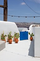 Amphora Charm Suite - Akrotiri Escape