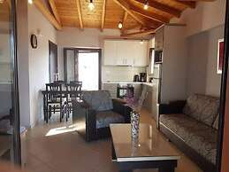 Villa Orestis - Stoupa Garden Getaway