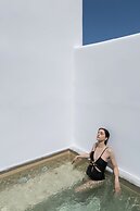Solmar Suites