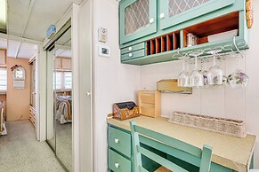 Swim, Fish & Play: Pet-friendly Gem in Fort Myers