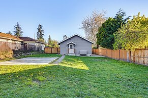 4 Mi to Several Museums: Quaint Tacoma Home