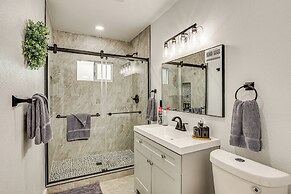 4 Mi to Several Museums: Quaint Tacoma Home