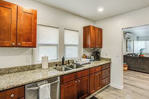 4 Mi to Several Museums: Quaint Tacoma Home