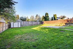 4 Mi to Several Museums: Quaint Tacoma Home