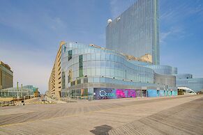 Walk to Casino: Condo w/ Balcony in Atlantic City!