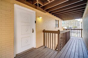 Walk to Casino: Condo w/ Balcony in Atlantic City!