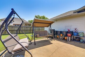 Patio, BBQ & Yard: Family Retreat in Pearland