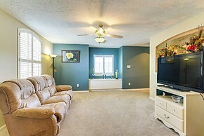 Patio, BBQ & Yard: Family Retreat in Pearland