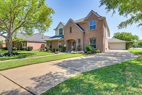 Patio, BBQ & Yard: Family Retreat in Pearland