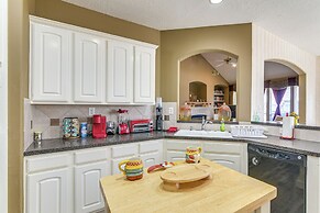 Patio, BBQ & Yard: Family Retreat in Pearland