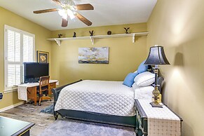 Patio, BBQ & Yard: Family Retreat in Pearland