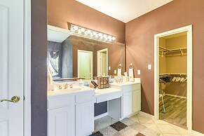 Patio, BBQ & Yard: Family Retreat in Pearland