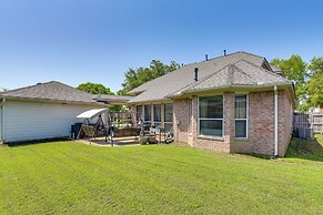 Patio, BBQ & Yard: Family Retreat in Pearland