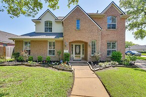 Patio, BBQ & Yard: Family Retreat in Pearland