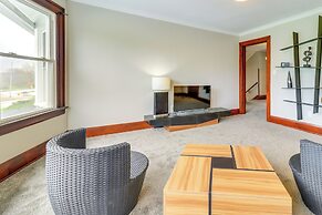 4 Mi to Downtown Toledo: Walkable Riverside Apt