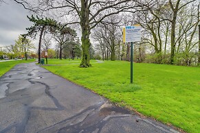 4 Mi to Downtown Toledo: Walkable Riverside Apt