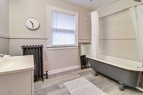 4 Mi to Downtown Toledo: Walkable Riverside Apt