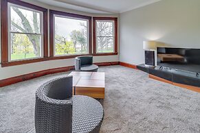 4 Mi to Downtown Toledo: Walkable Riverside Apt
