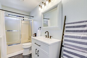 Hot Tub & Sharc Passes: Renovated Sunriver Retreat