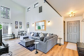 Hot Tub & Sharc Passes: Renovated Sunriver Retreat