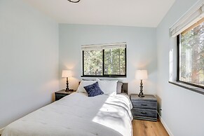 Hot Tub & Sharc Passes: Renovated Sunriver Retreat