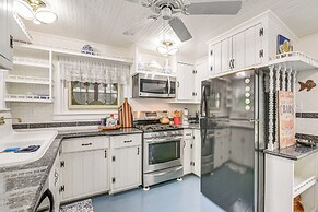 Galveston Bay Retreat: Historic La Porte Home!
