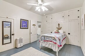 Galveston Bay Retreat: Historic La Porte Home!