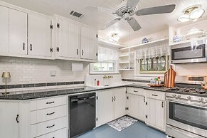 Galveston Bay Retreat: Historic La Porte Home!