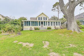 Galveston Bay Retreat: Historic La Porte Home!