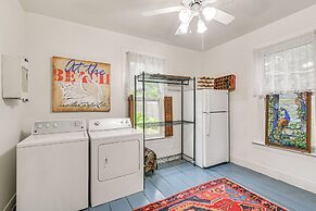 Galveston Bay Retreat: Historic La Porte Home!