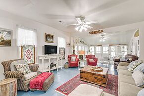Galveston Bay Retreat: Historic La Porte Home!