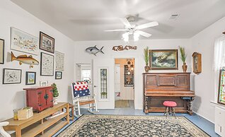 Galveston Bay Retreat: Historic La Porte Home!