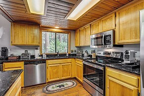 'blue Lake Mountain Retreat' Arnold Cabin w/ Deck!