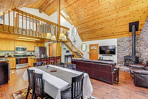 'blue Lake Mountain Retreat' Arnold Cabin w/ Deck!