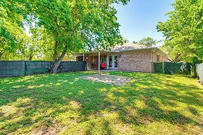 2 Mi to Texas A&m: Duplex w/ Private Backyard!