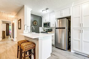 2 Mi to Texas A&m: Duplex w/ Private Backyard!