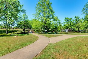 2 Mi to Texas A&m: Duplex w/ Private Backyard!