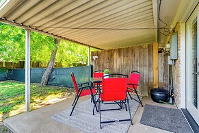 2 Mi to Texas A&m: Duplex w/ Private Backyard!