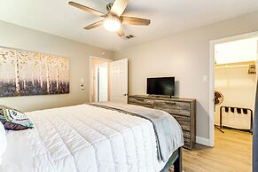 2 Mi to Texas A&m: Duplex w/ Private Backyard!