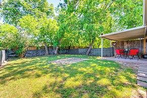 2 Mi to Texas A&m: Duplex w/ Private Backyard!