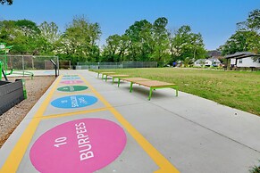 2 Mi to Downtown: Greensboro Home By Park!