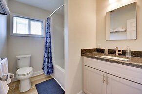 2 Mi to Downtown: Greensboro Home By Park!