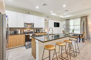 4 Mi to Aquatic Center: North Port Getaway!