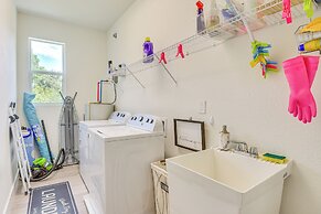 4 Mi to Aquatic Center: North Port Getaway!