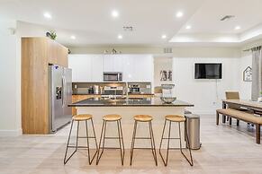 4 Mi to Aquatic Center: North Port Getaway!