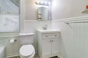 Walkable Apt: 4 Mi to Downtown Toledo!