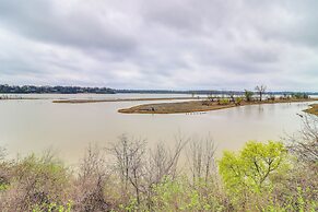 Walkable Apt: 4 Mi to Downtown Toledo!