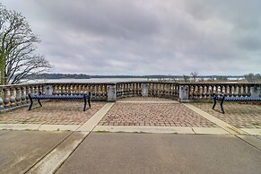 Walkable Apt: 4 Mi to Downtown Toledo!